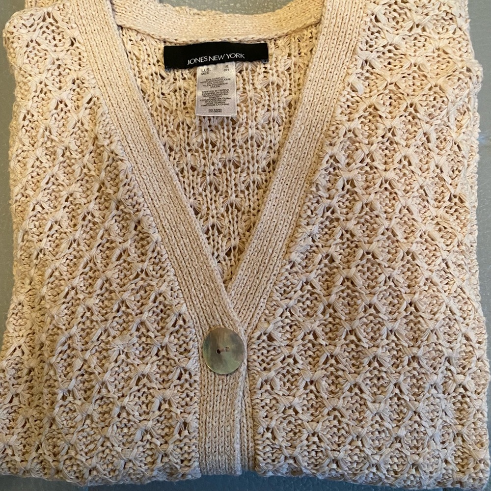 Jones New York sweater with shell button - Picture 2 of 8